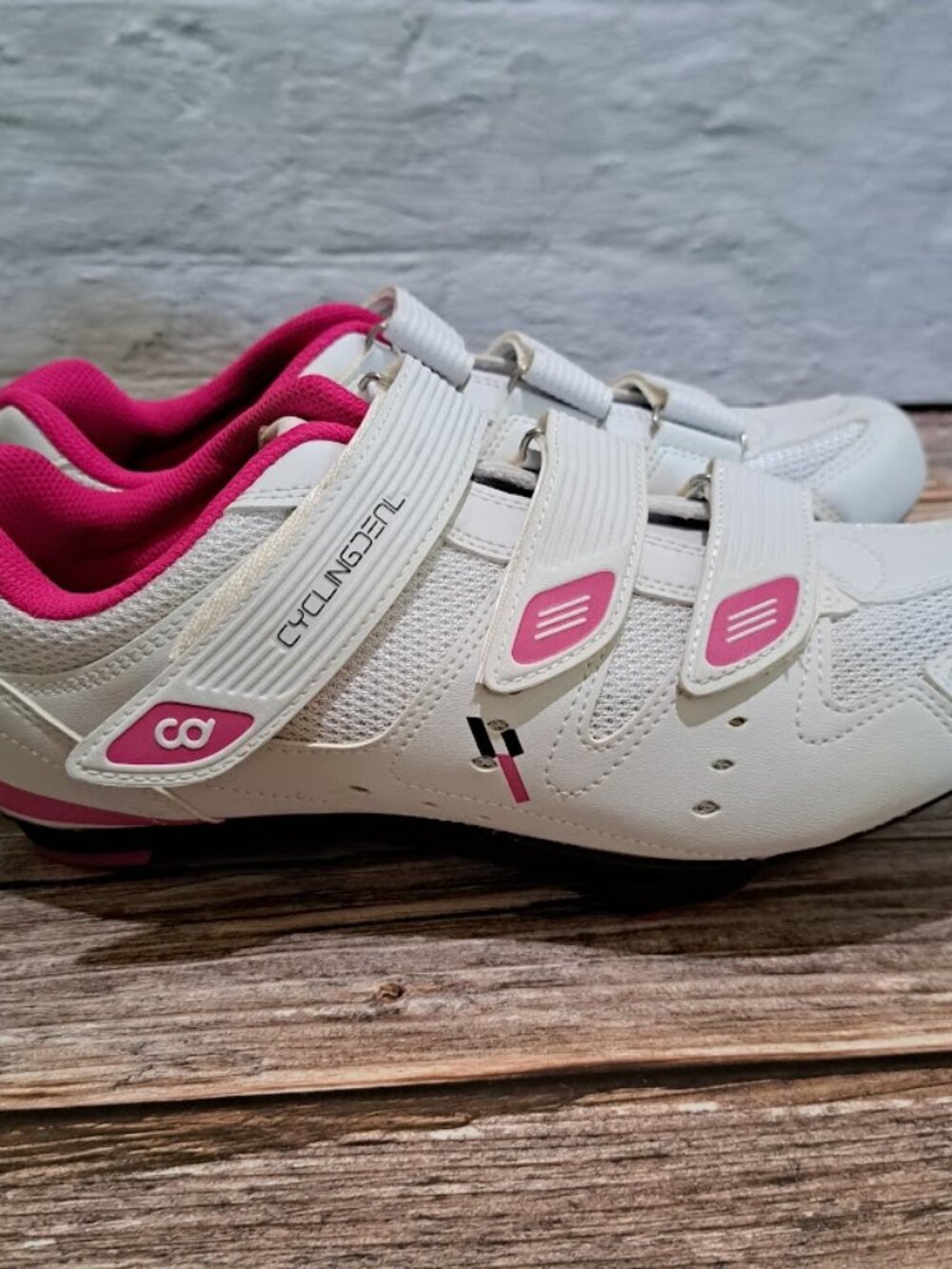 Cycling Duel Women's Cycling shoes sz 41 (8.5) White pink Like New